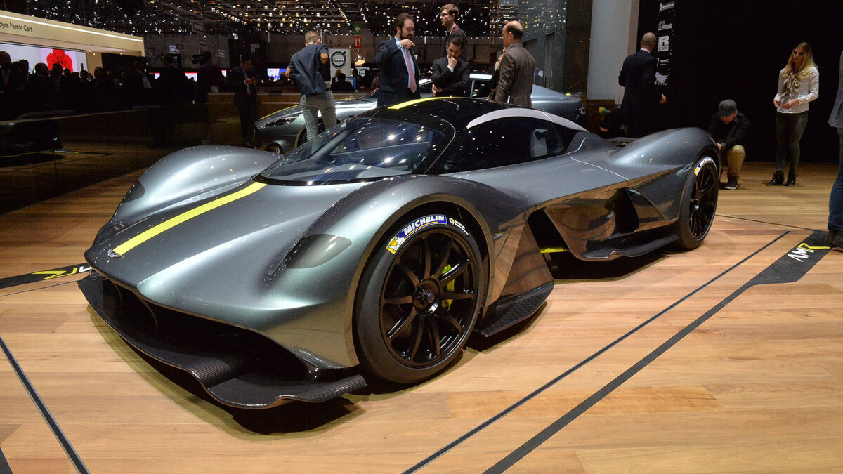 Aston Martin Valkyrie - более 3 миллионов евро(275 млн. рублей)
