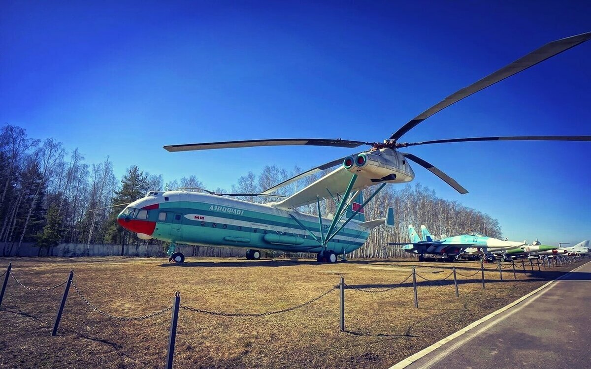 Самый большой вертолет. Ми-12 вертолёт. Грузовой вертолёт ми-12. Самый большой вертолет в мире ми 12. Вертолет ми Монино в 12.