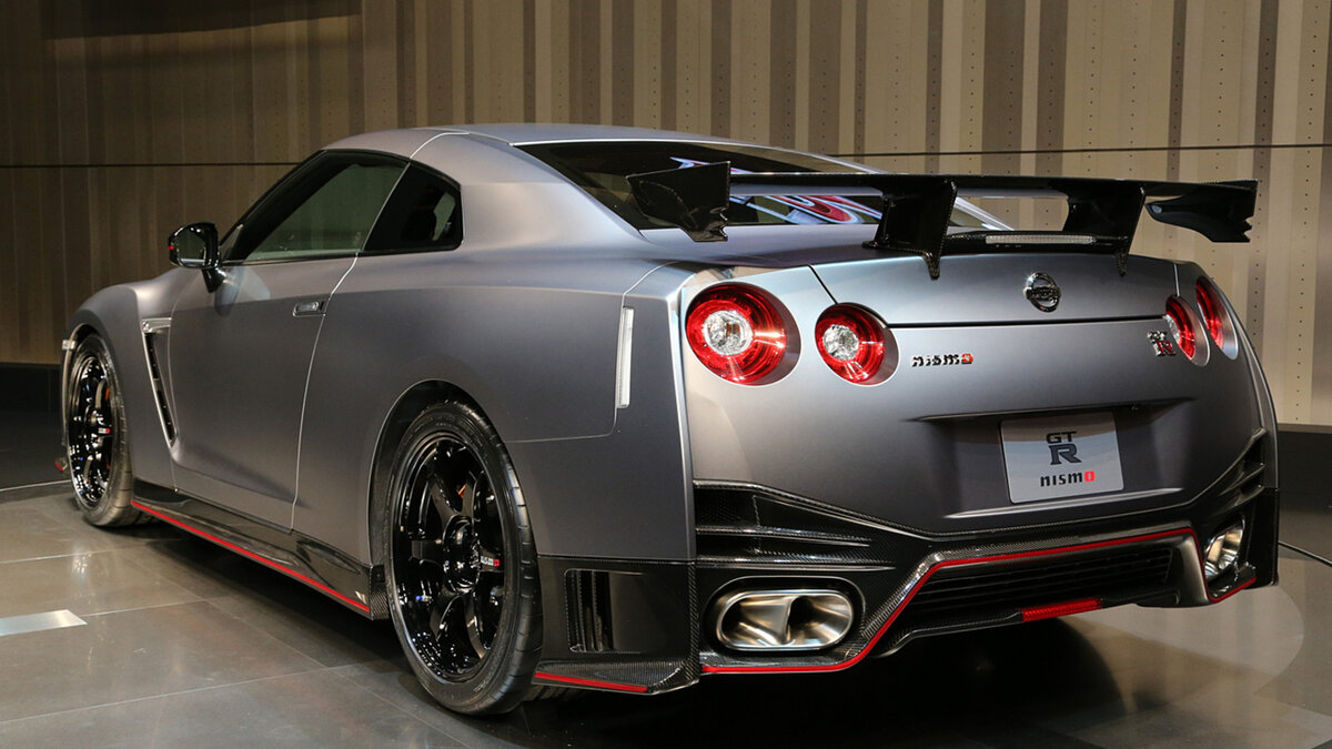 Nissan GTR r35 красный матовый