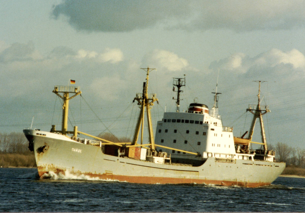 Теплоход "Пайде"