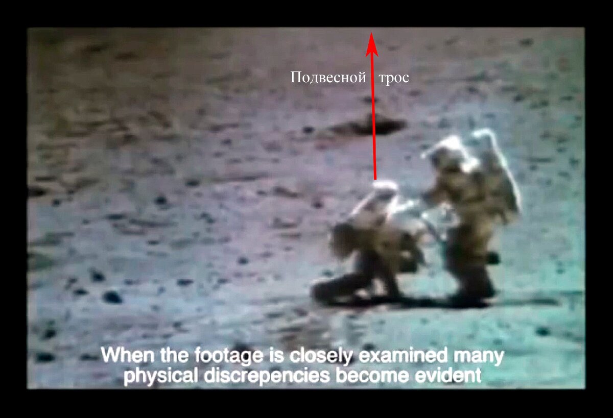 Подъем астронавта с земли на тросе, прикрепленном к стреле крана (1)