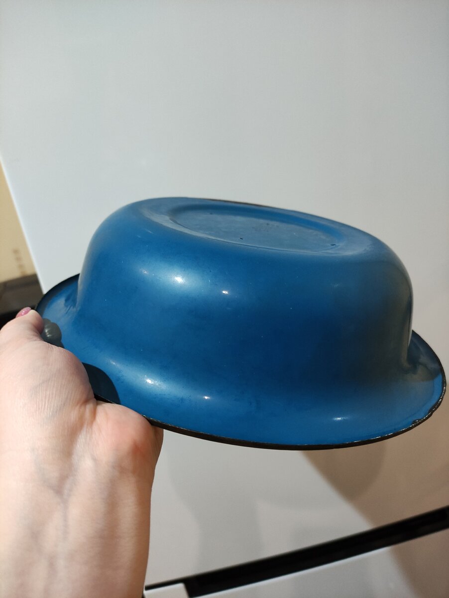 Эмалированная чашка