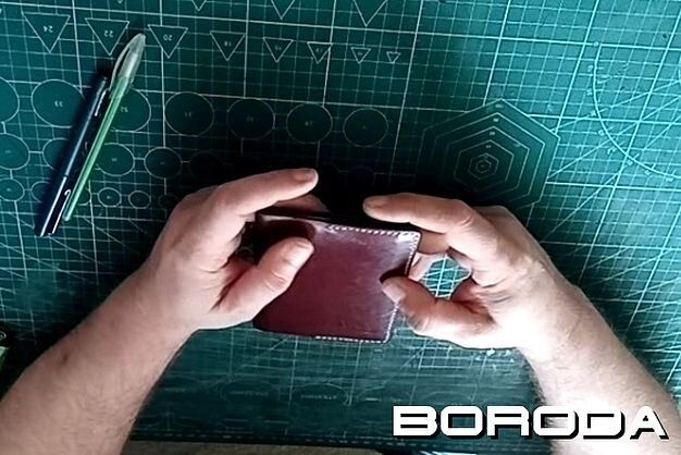 мое первое изделие 2014 года - обложка на паспорт, которой пользуюсь до сих пор