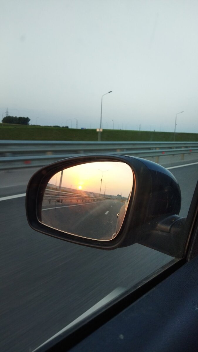 Рассвет в боковом зеркале)) 