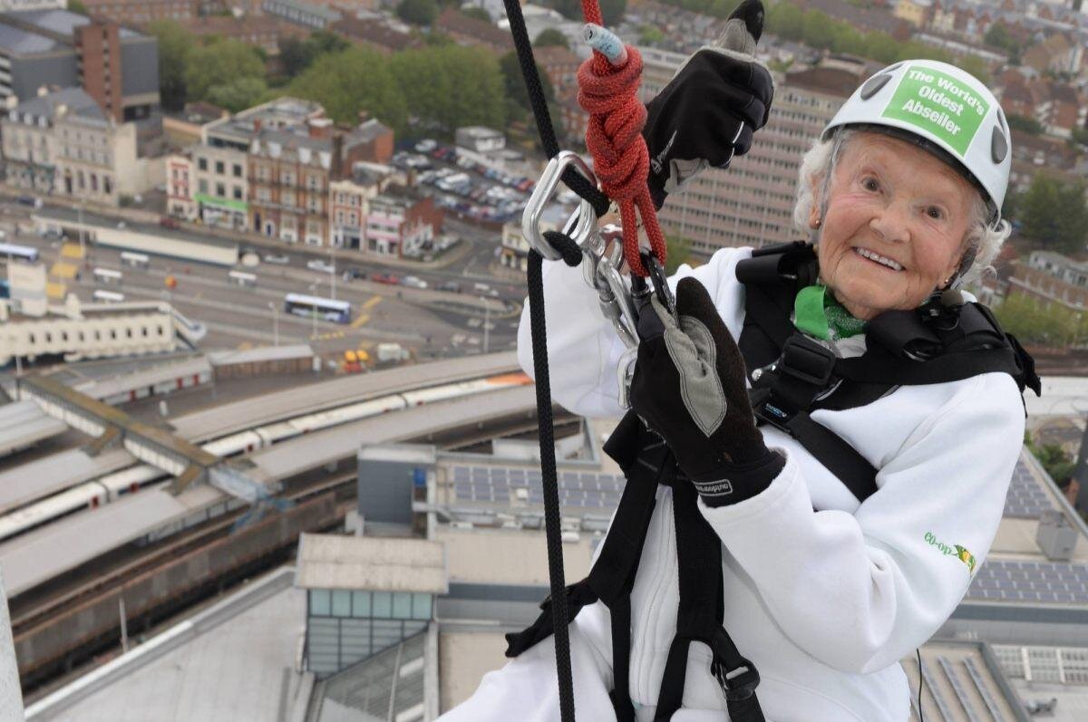 Дорис Лонг. Англичанка Дорис Лонг,. Дорис Лонг в свои 100 лет занимается скалолазанием с 85 лет. Дорис Грэбер.