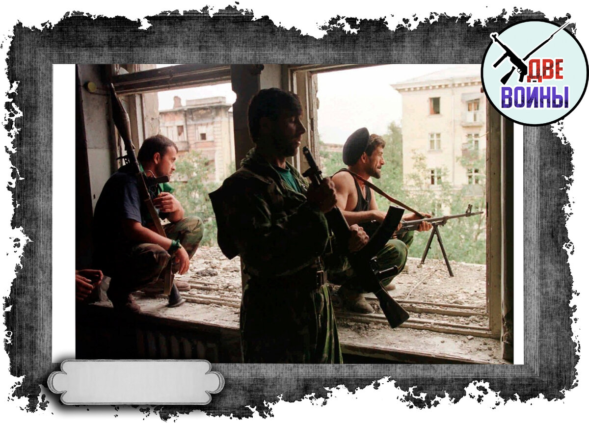 Боевики в засаде. Фото в свободном доступе.