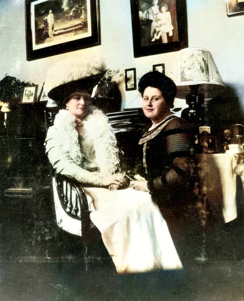 Императрица Александра Федоровна с Анной Вырубовой