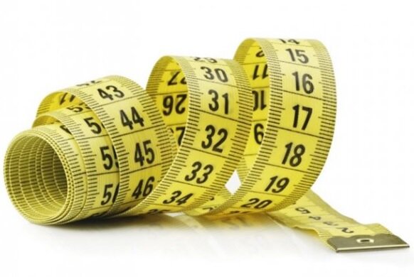 Первое, что необходимо сделать для определения размера – это измерение руки.