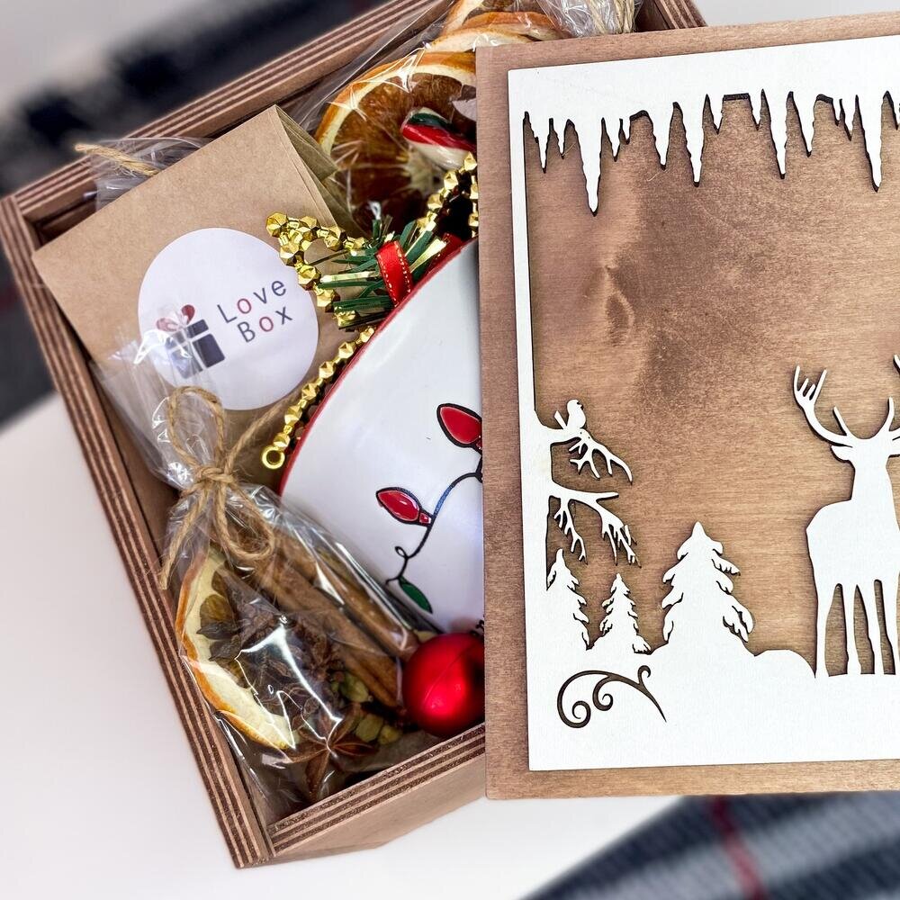 Пример новогоднего бокса с сайта https://lovebox36.ru/