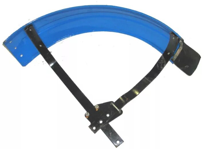 Железные крылья колёс переднего моста. Особенно доставляет одевать их назад и ловить болты по отверстиям. (Фото взято из свободных источников в интернете.) 