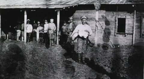 солдатская лавка.