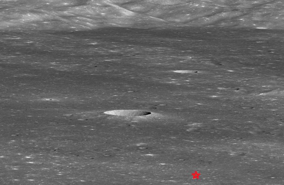 Фотография места посадки "Чанъэ-4" (помечено звёздочкой), сделанная американским зондом LRO 30 января 2019 года 
