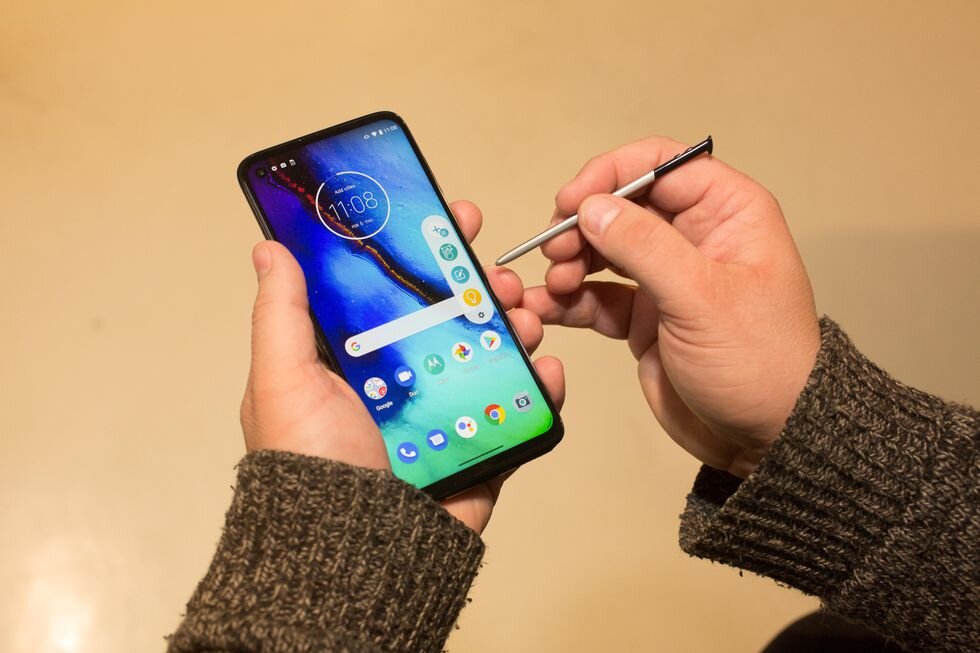 Открытый источник Яндекс - смартфон Motorola 