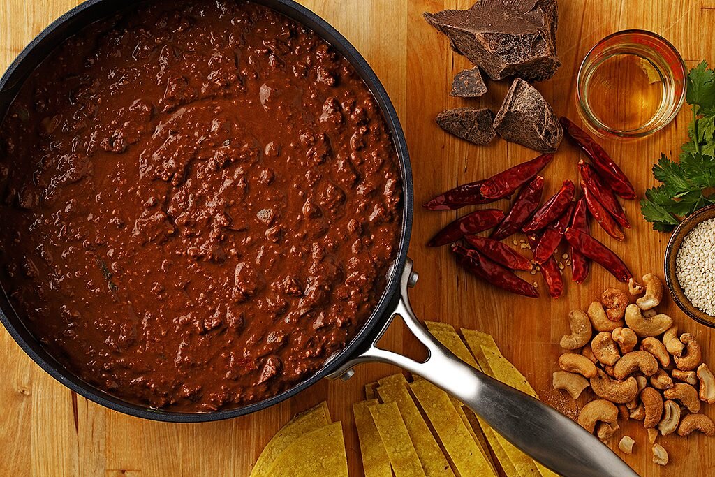 https://canolaeatwell.com/wp-content/uploads/2014/05/Chocolate-Mole-Sauce-2_WEB-1024x683.jpg