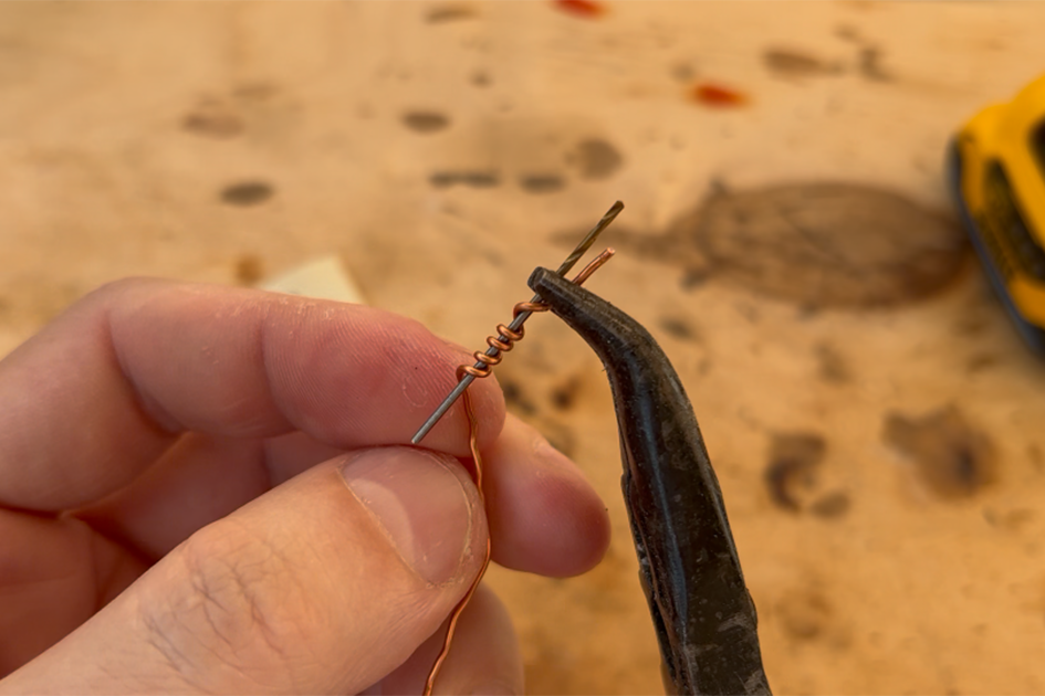 Как сверлить маленьким сверлом при помощи шуруповерта, если оно совсем ...