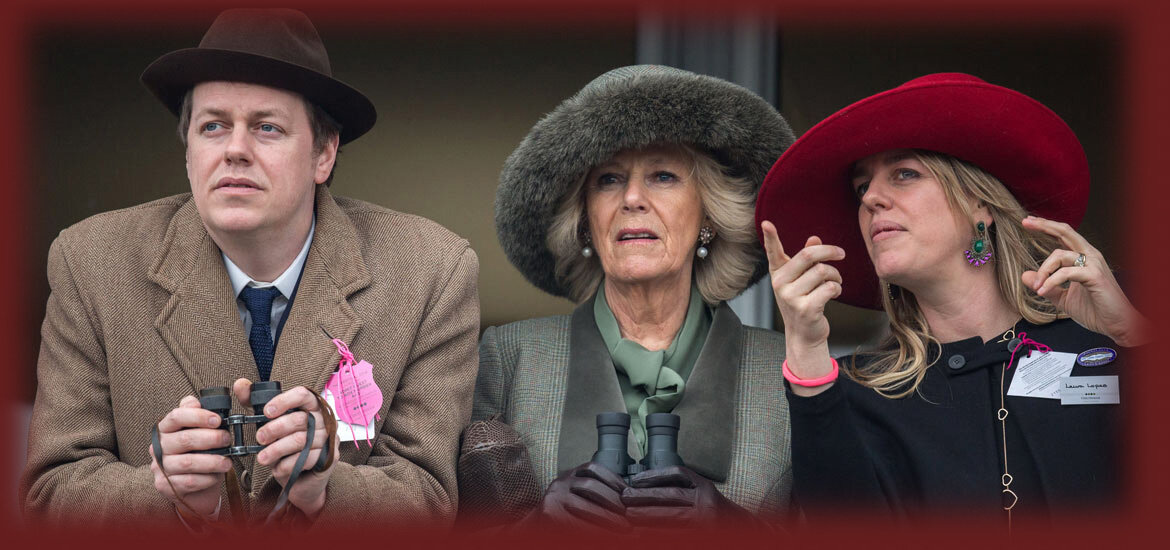 Камилла с детьми на скачках