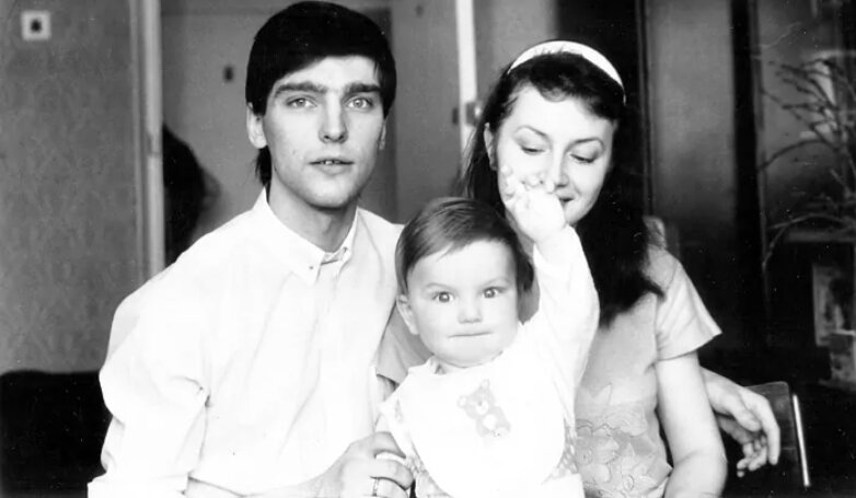Андрей Державин с женой Леной и сыном Владиком. Фото из личного архива