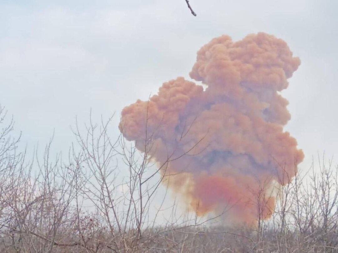 Подорванная цистерна с соляной кислотой в городе Рубежном. 