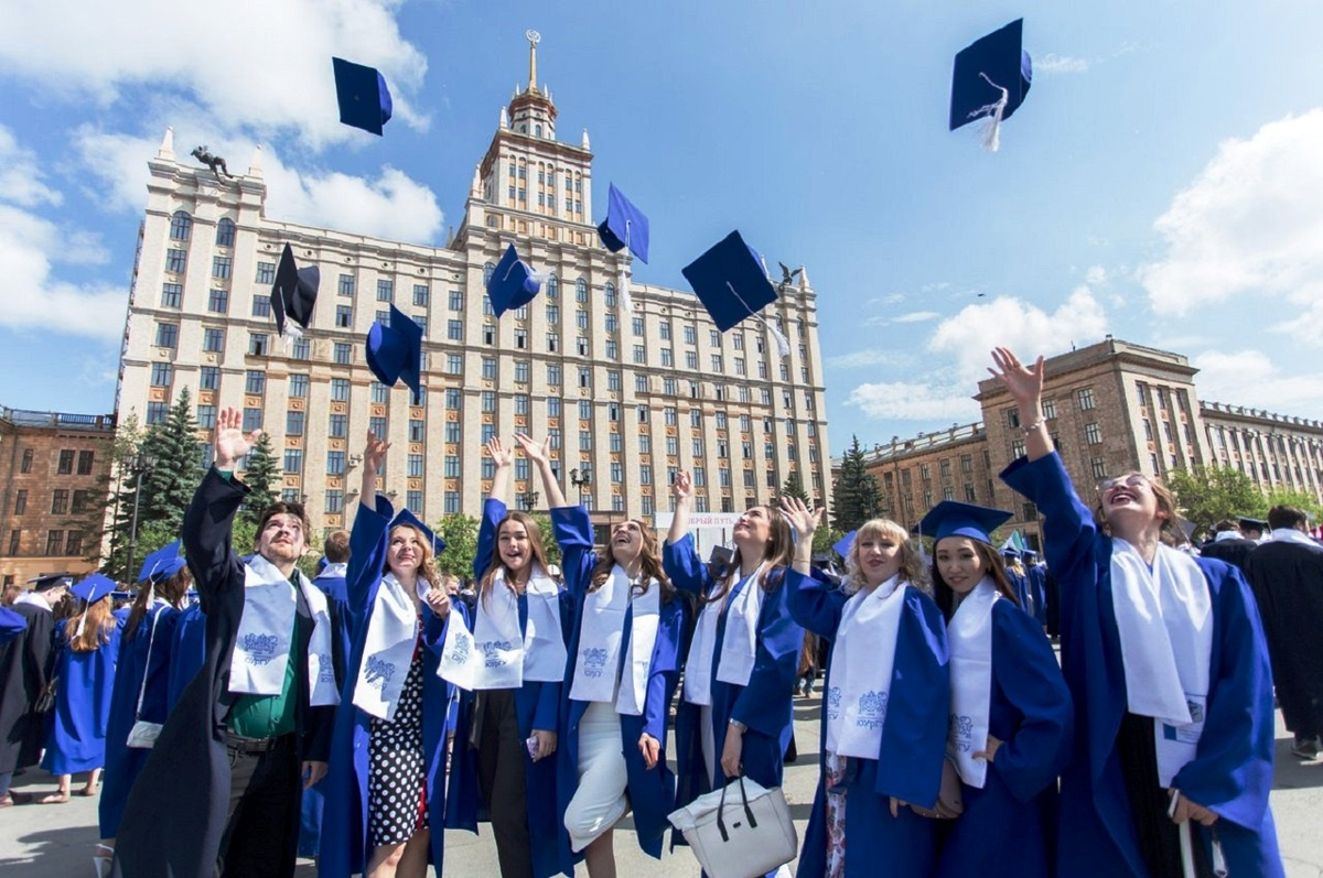Российское студенчество. ЮУРГАУ ЧГАУ выпускники. Мантия выпускника ЮУРГУ. Выпускной в университете. Выпускники российских вузов