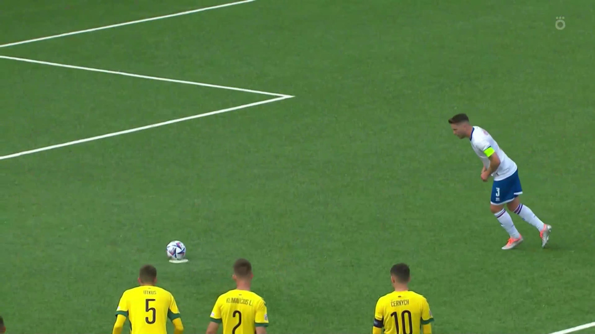 Пенальти в ворота Литвы