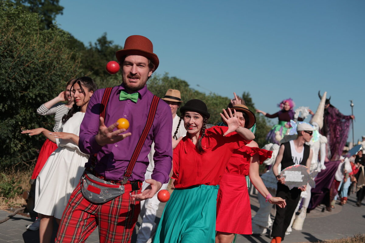 I фестиваль уличных театров «НА КАРПОВКЕ»