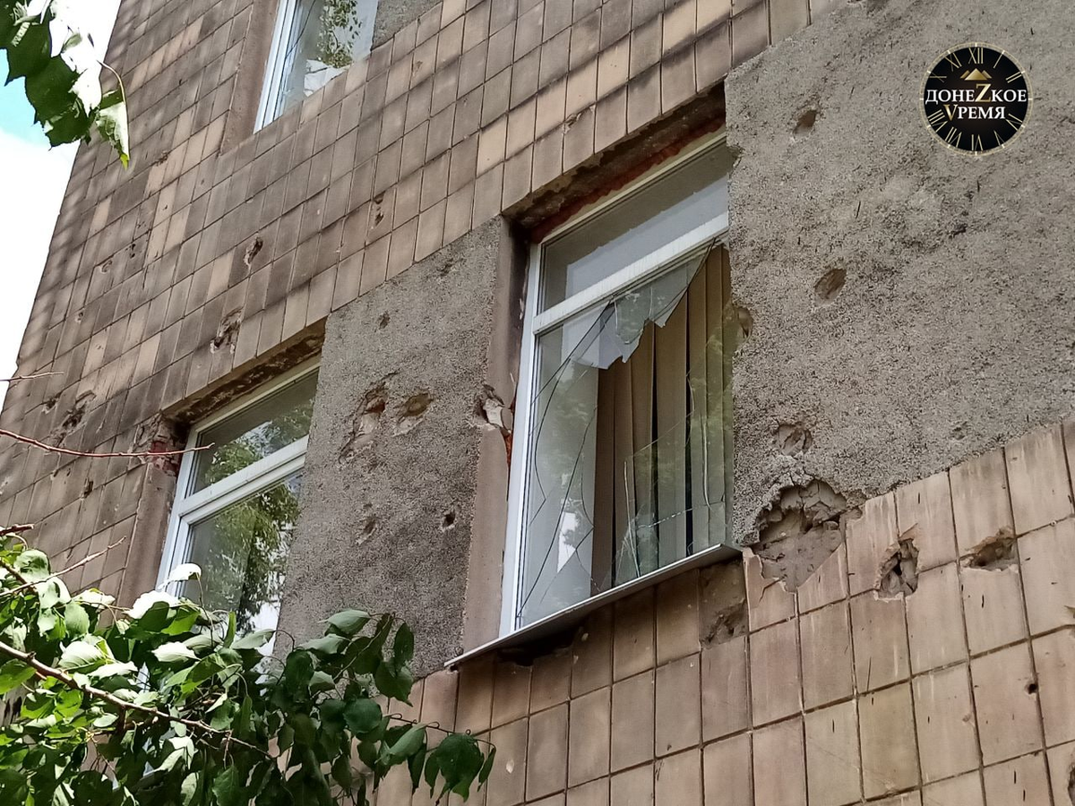 Выставочный центр "ЭкспоДонбасс" и Краеведческий музей после обстрела