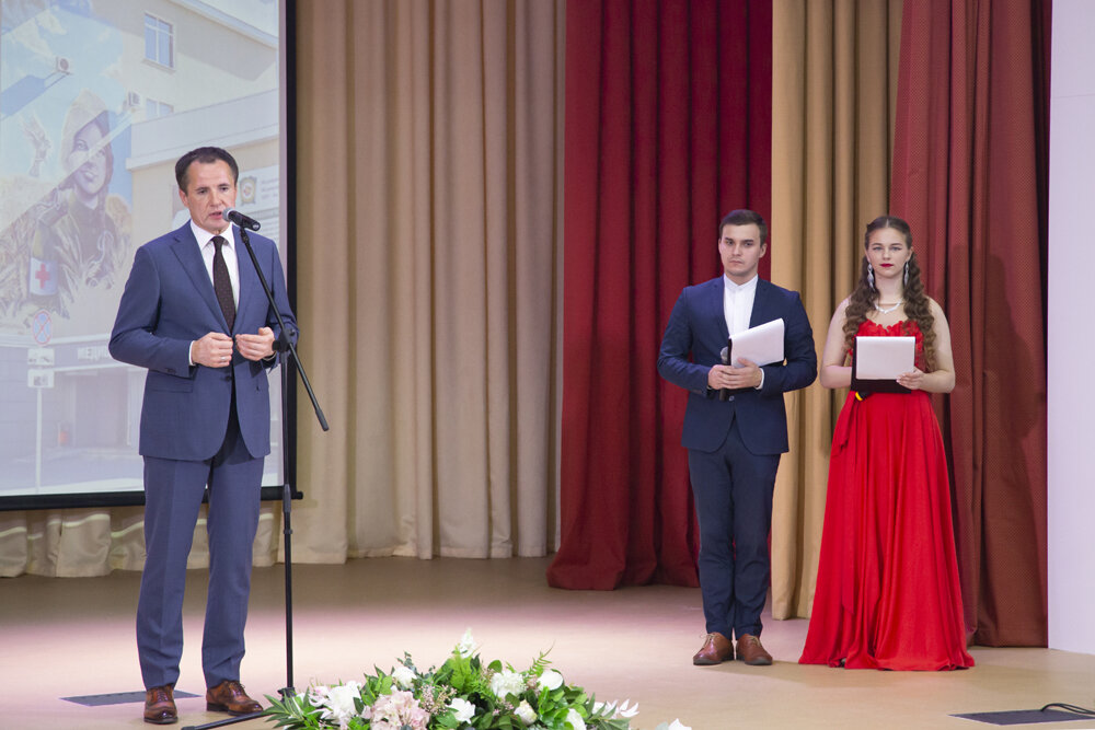 Празднование 90 летия. Актовый зал мед колледж НИУ БЕЛГУ. Мед колледж Палана. Селина НИУ БЕЛГУ. Медицинский колледж НИУ БЕЛГУ 90 лет.