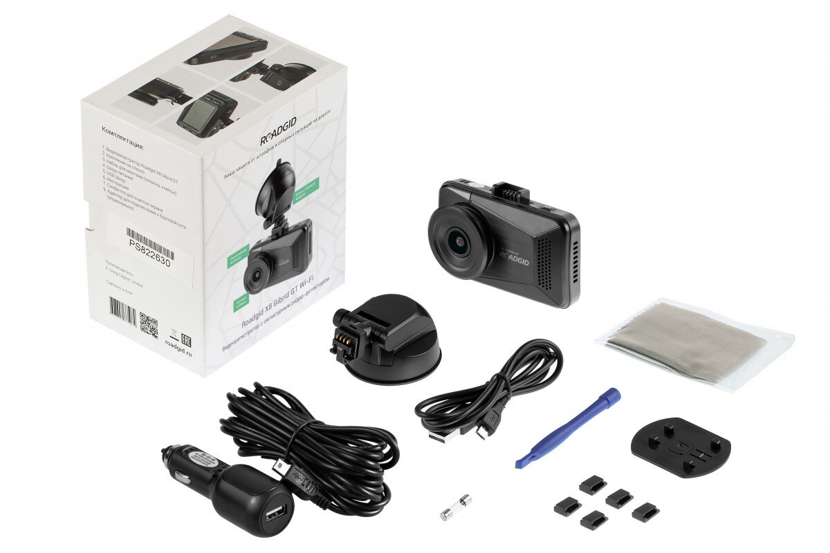 Аппарат, чехол-переноска, Кронштейн на присоске со сквозным питанием, USB-кабель для прошивки, Пластиковый съёмник панелей салона (для скрытой прокладки кабеля), Пластина 3М скотча для замены присоски, Пластиковые "крючки" для прокладки кабеля, АЗУ со сквозным разъёмом USB для зарядки смартфона, Сменный предохранитель.