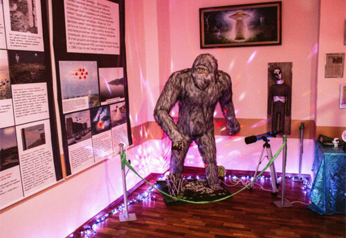 Один из экспонатов выставки аномальных явлений в музее "Жигулевская мозаика" - Снежный человек / фото: culture.ru