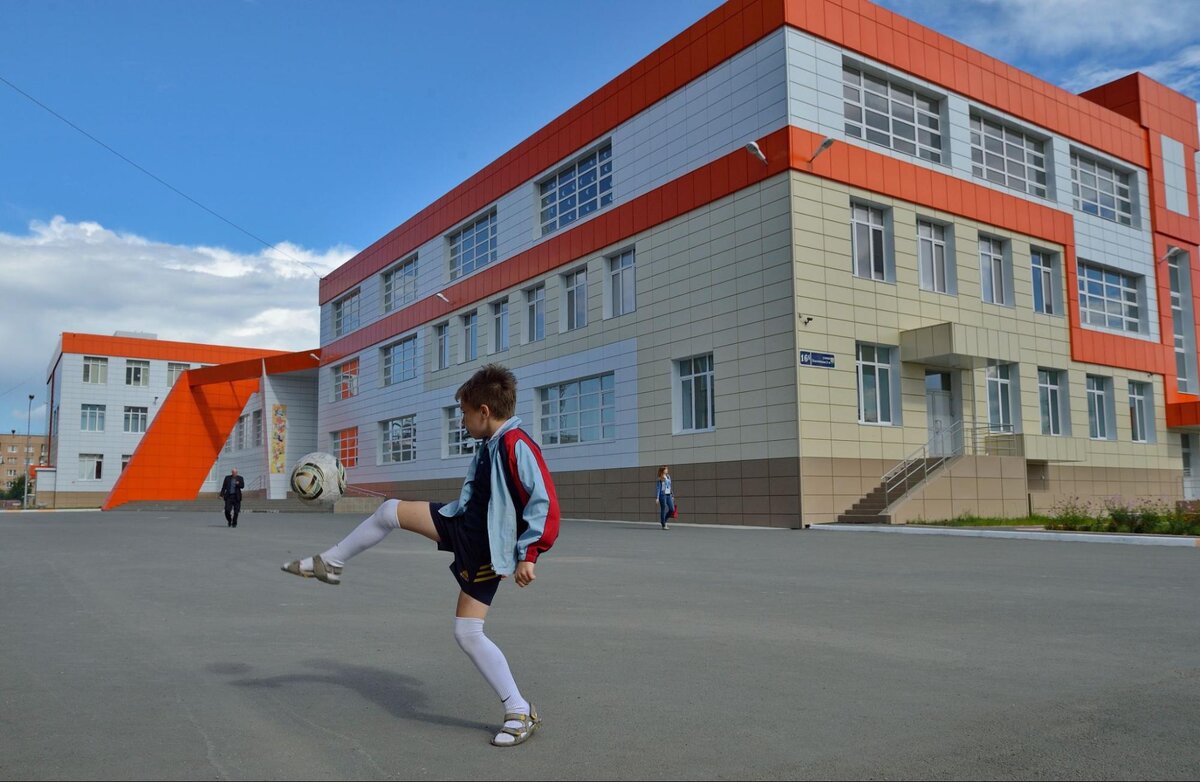 Канцелярию родители предпочитают покупать в супермаркетах — из-за низкой цены на товары