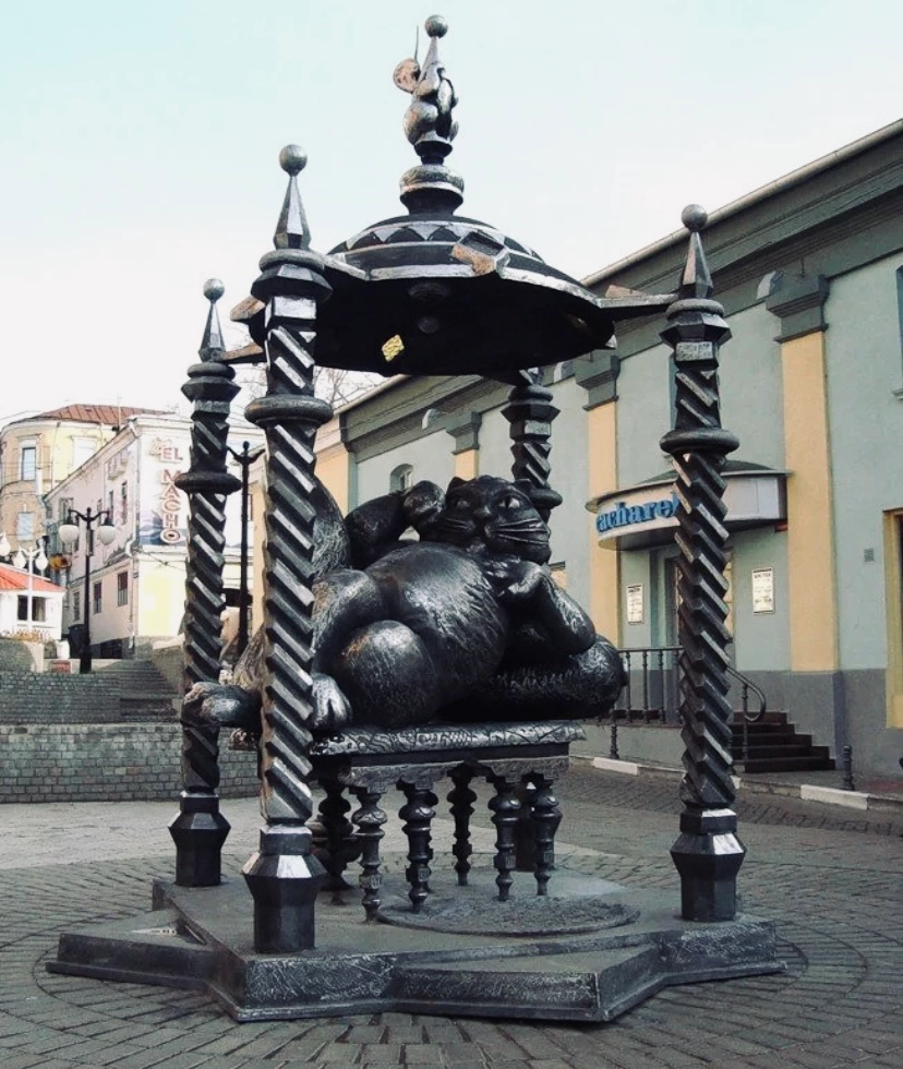 Памятник коту Казанскому