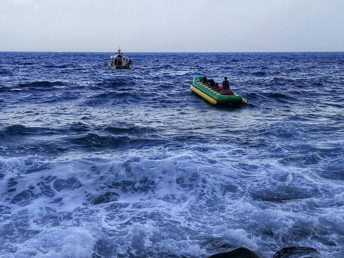 В Крыму туристов на «банане» унесло в море