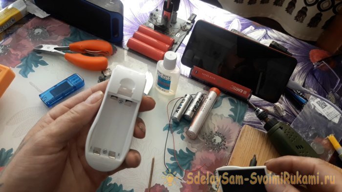 Как зарядить телефон пальчиковыми батарейками: пошаговая инструкция