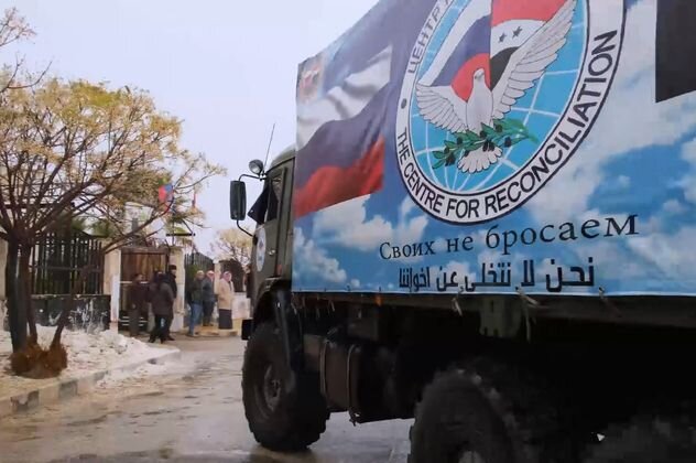   Российские военные доставили гуманитарный груз в населенный пункт Айн-эль-Байда. Сирия Министерство обороны РФ