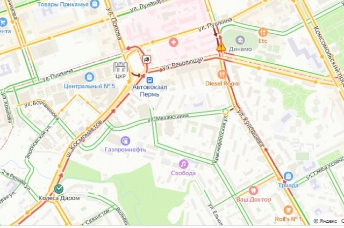    Водители сообщают о больших пробках из-за ДТП в центре Перми 10 декабря