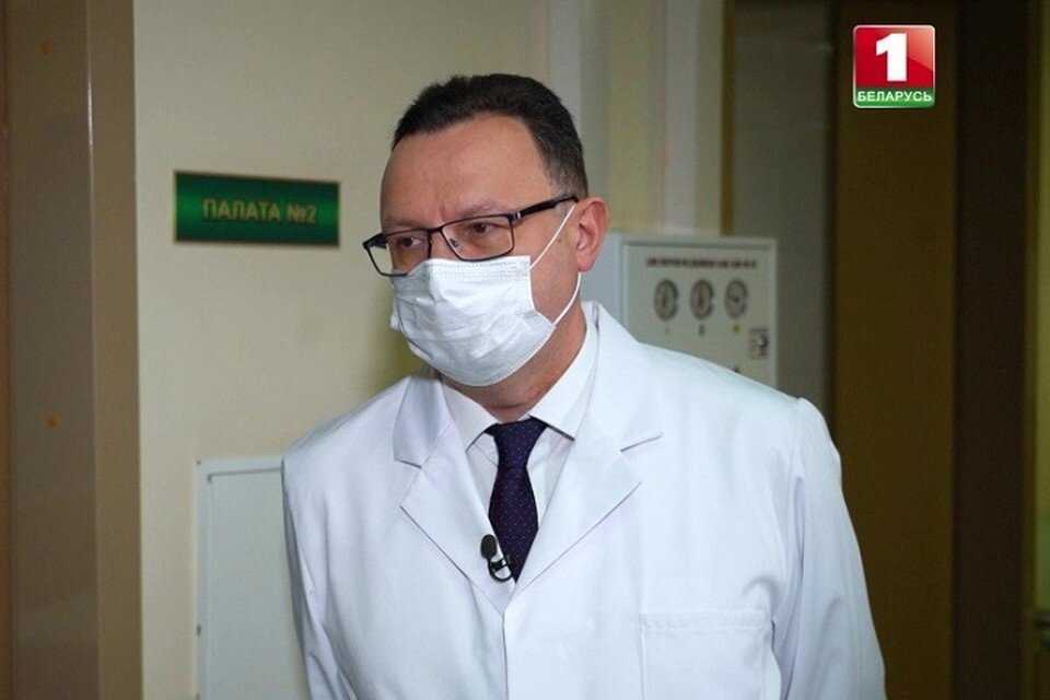     Дмитрий Пиневич напомнил, что благодаря ковидным надбавкам удалось повысить зарплаты в системе Минздрава. Фото: "Беларусь-1"