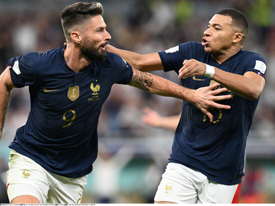     Лучший футболист мира и Килиан Мбаппе. Фото: Takamoto Tokuhara/AFLO. / Global Look Press