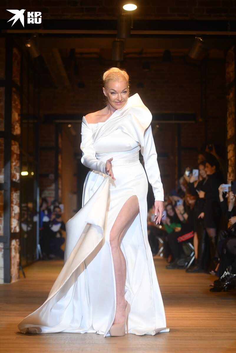     После показа балерина якобы обратилась к местной свахе Алексей БУЛАТОВ