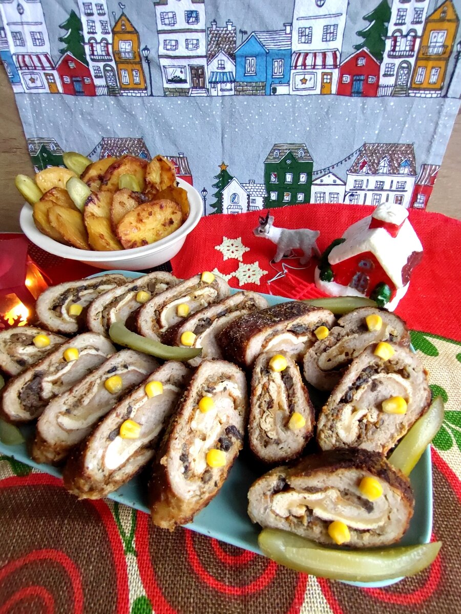    Мясной рулет с грибами и сыром