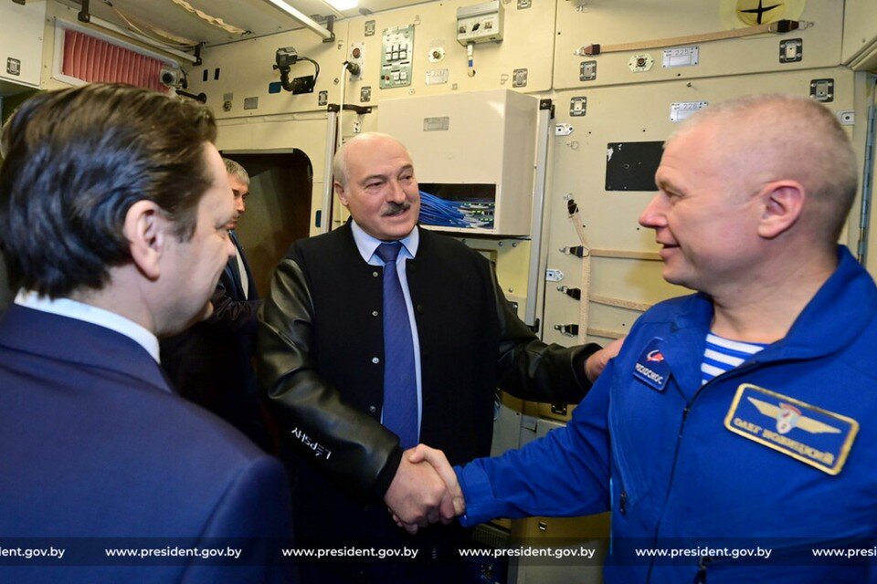     Космонавт Новицкий уверен, что Лукашенко справился бы с полетом в космос. Фото: president.gov.by