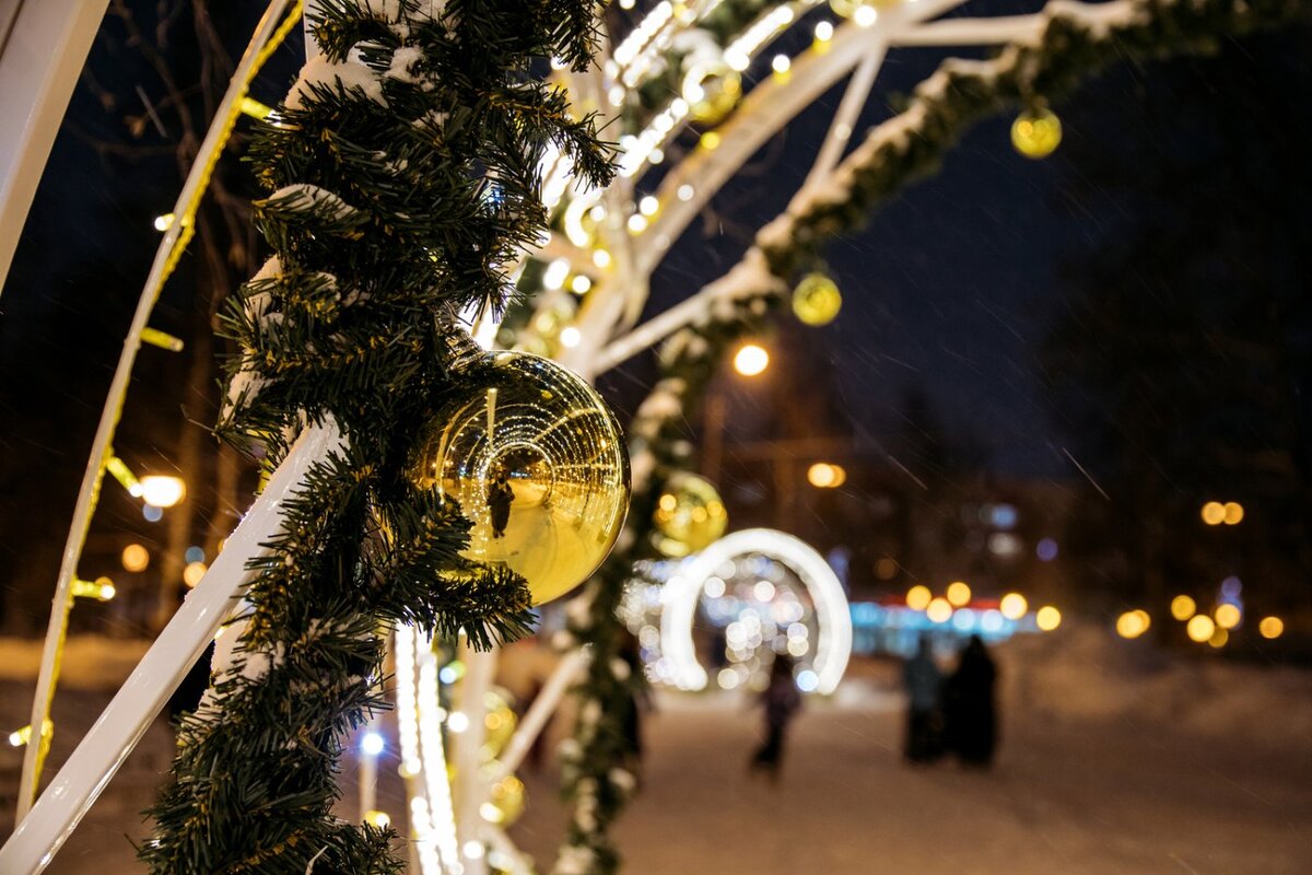    Семьи югорчан получили новогодние подарки от губернатора