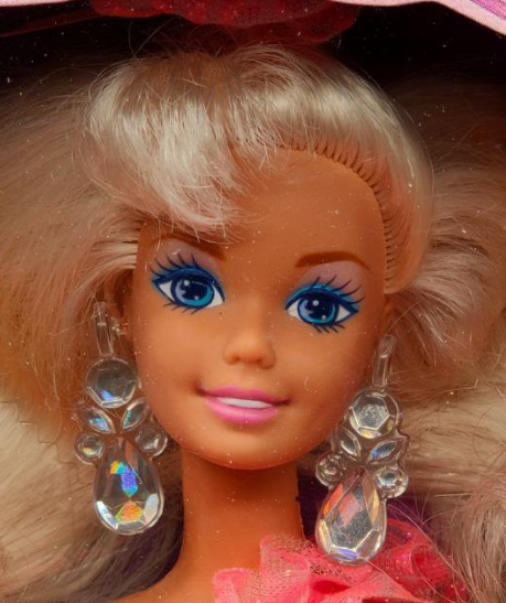 Какой взгляд, какие прекрасны серьги куколки 3 looks Barbie, фото из интернета. 