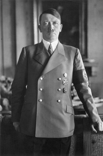 Официальный портрет Адольфа Гитлера, 1938 год. 