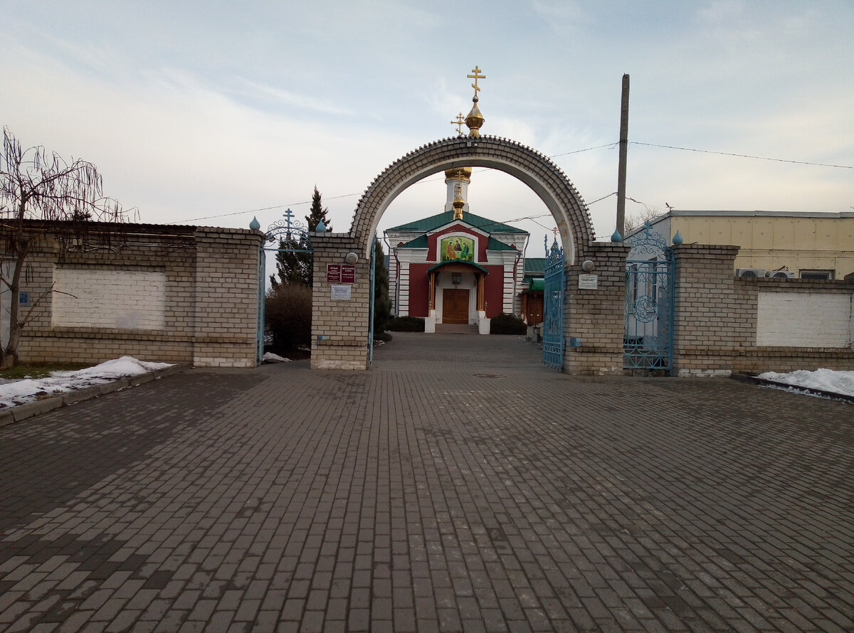 Фото с архива автора. 29.12.22. Храм в пешей доступности от моего дома. Сегодня в нём была.