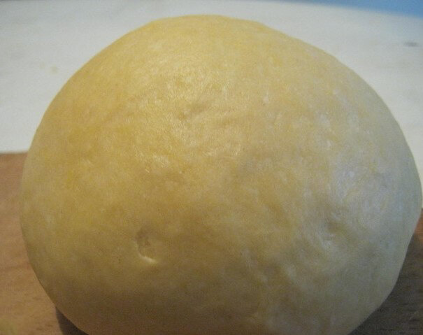 Вариантов приготовления теста очень много, у каждой хозяйки есть свой, фирменный и проверенный годами рецепт. Ну а, начинающие, хозяйки в поиске. Попробуйте мой рецепт, может быть он как раз "ваш"