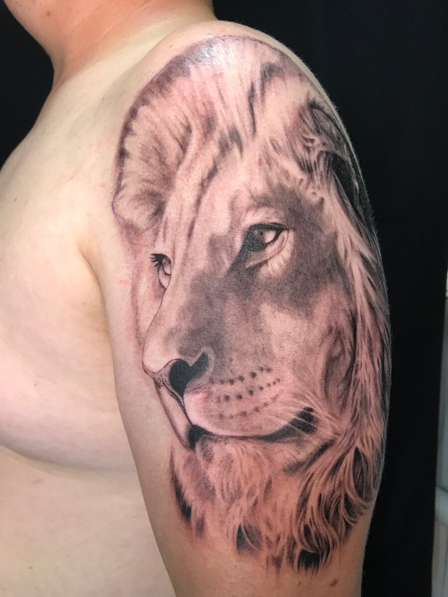  Работу выполнил мастер художественной татуировки Артемьев Александр («Sicilia tattoo “)г.Казань