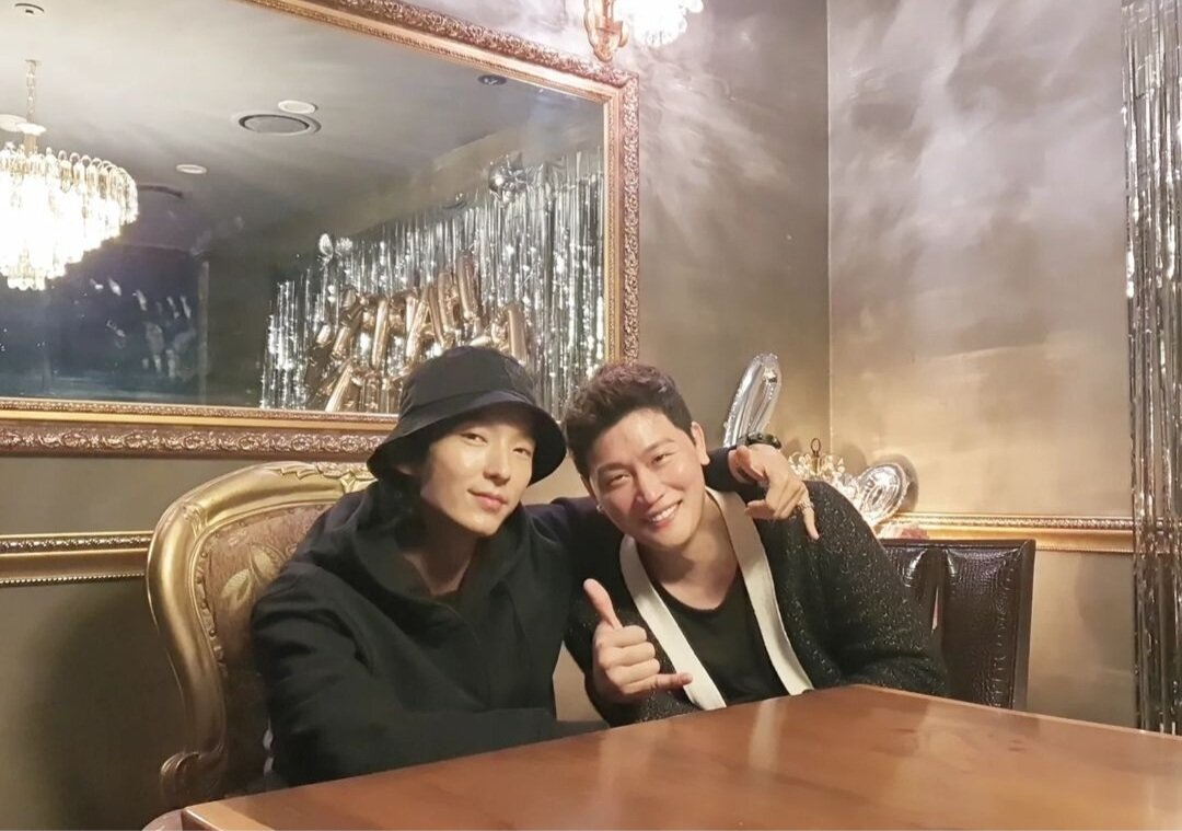 Актер Ли Джун Ги и актер Чжи Чан. Фото из открытых источников.