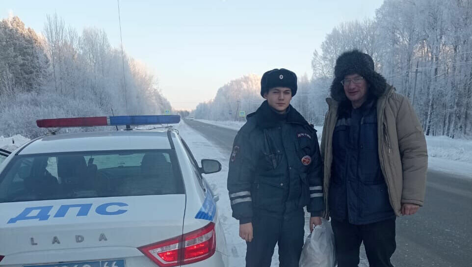     Мужчина не смог купить билет и решил добираться на попутках.