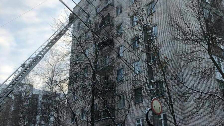     21 человек, в том числе десять детей, пострадали в Чебоксарах при пожаре в многоэтажном доме на ул. Шевченко.