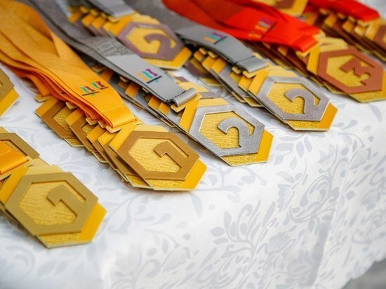     Медали гонки гонку «Тур де Бург 2023». Фото: t.me/glavaekbofficial.